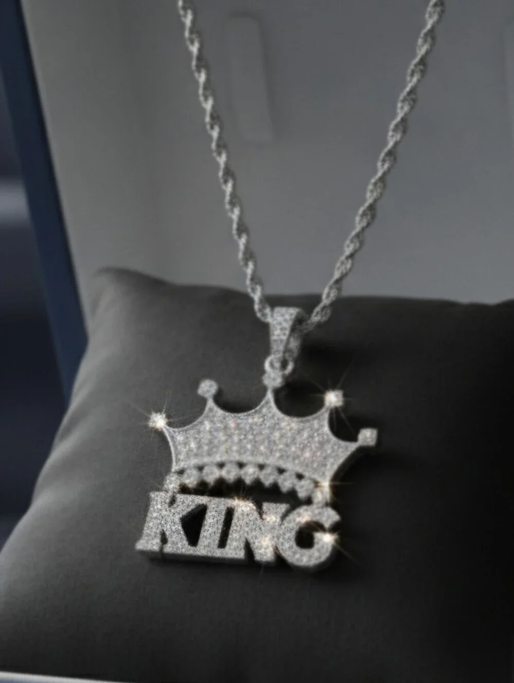 Hot King Pendant & Chain